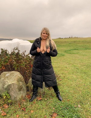 18 year old girl Katya spits out cum after virginity losing intercourse